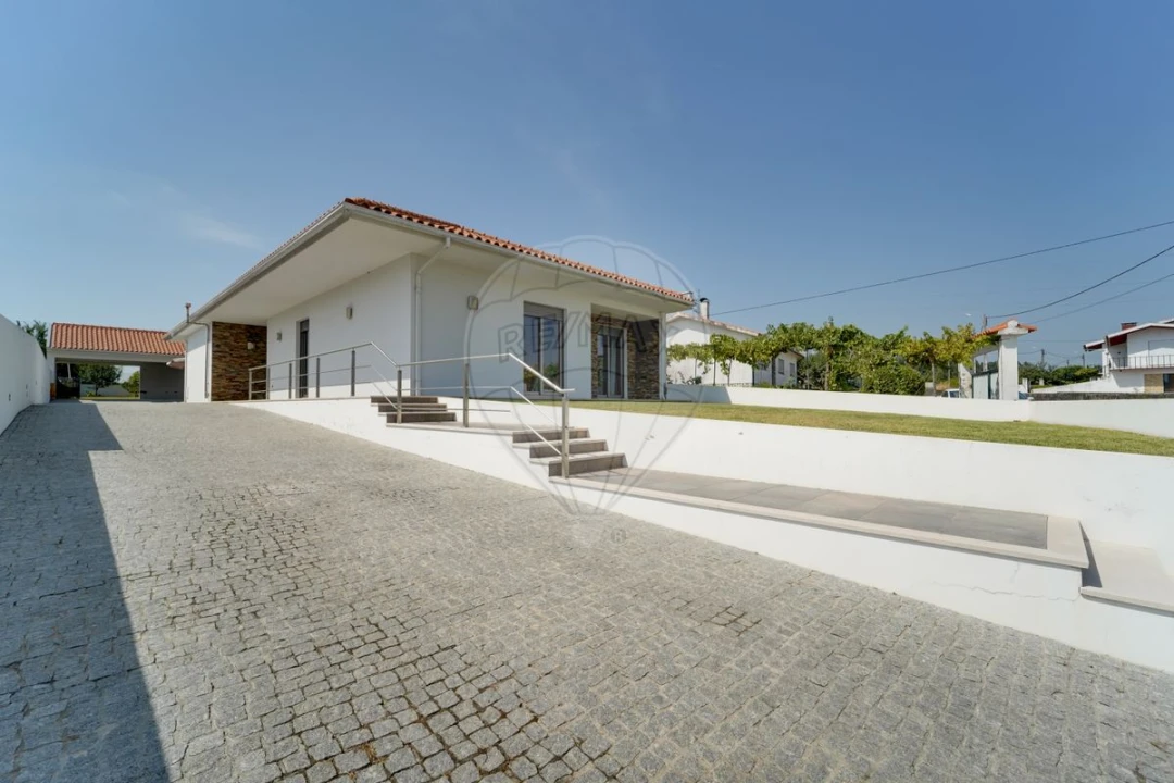 Moradia T3 para Venda em São Lourenço do Bairro Foto 1