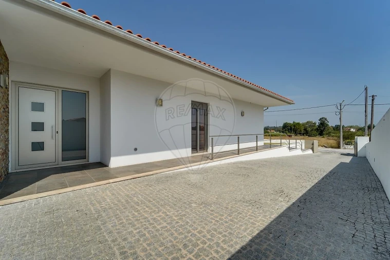 Moradia T3 para Venda em São Lourenço do Bairro Foto 3