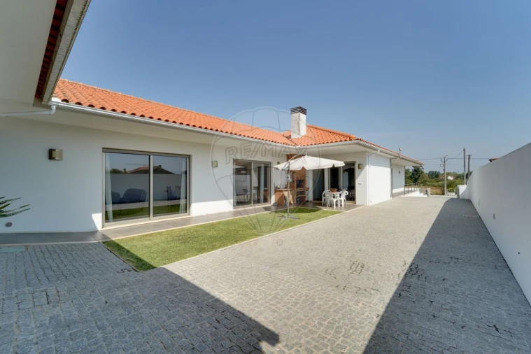 Moradia T3 para Venda em São Lourenço do Bairro Foto 4