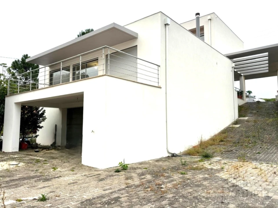 Moradia T4 para Venda em Eiras e São Paulo de Frades Foto 1