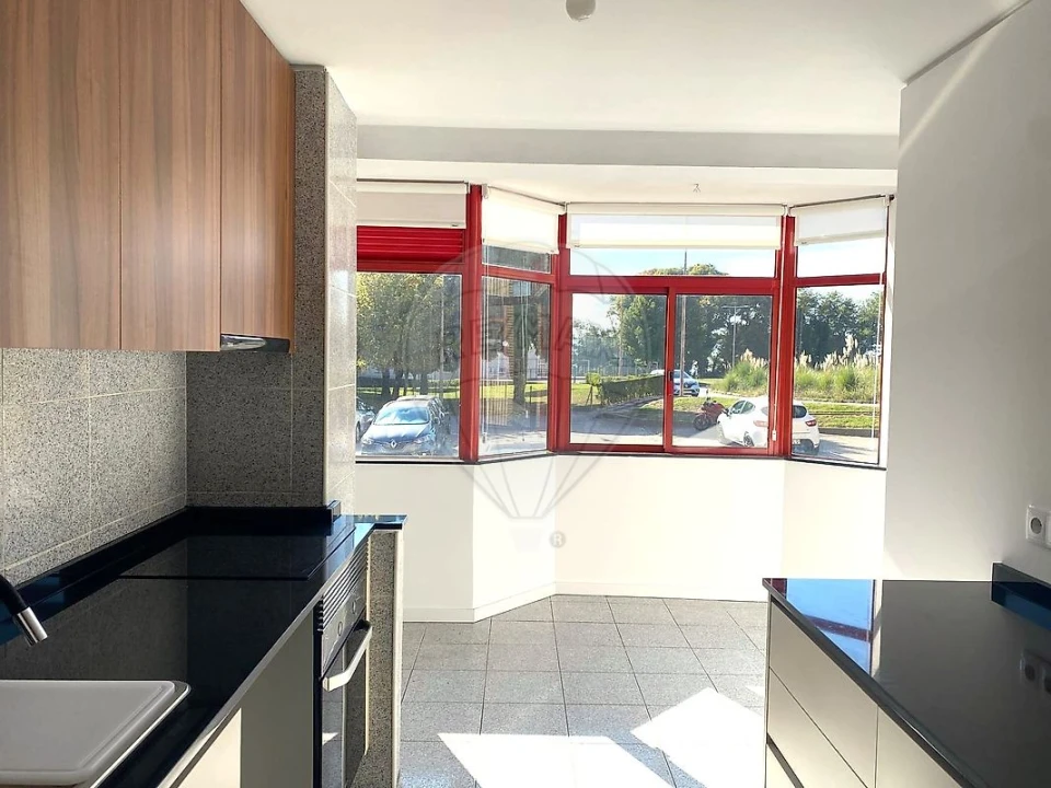 Apartamento T3 para Arrendamento em Santa Marinha e São Pedro da Afurada Foto 2