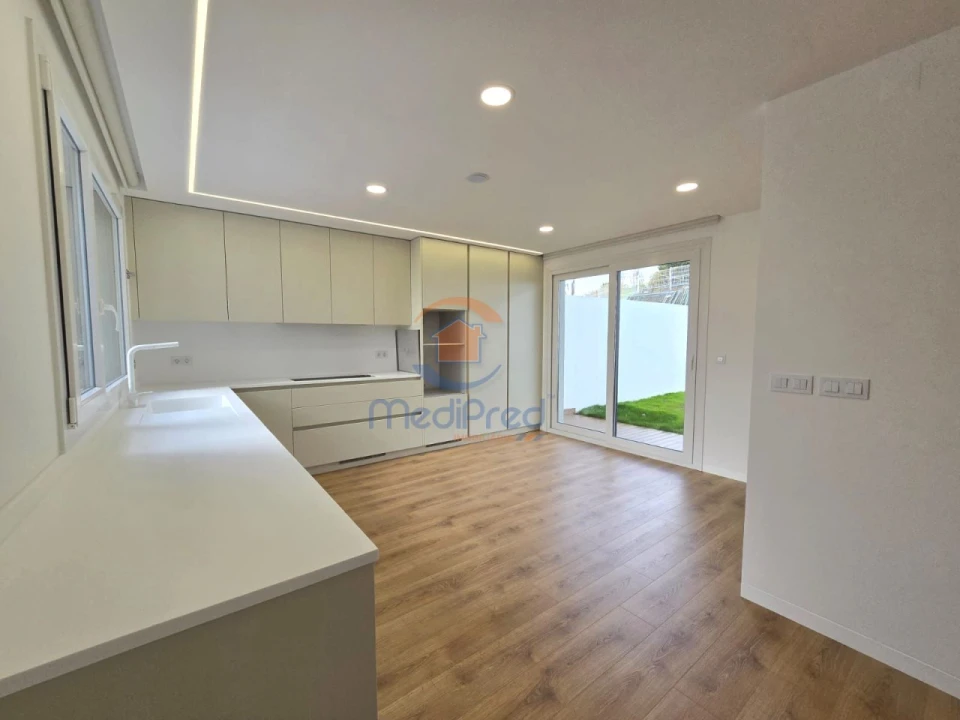 Apartamento T3 para Venda em Pontinha e Famões Foto 11