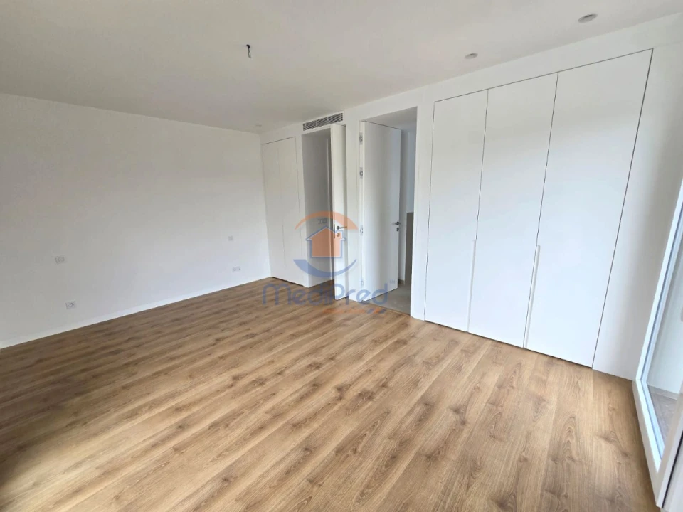 Apartamento T3 para Venda em Pontinha e Famões Foto 16