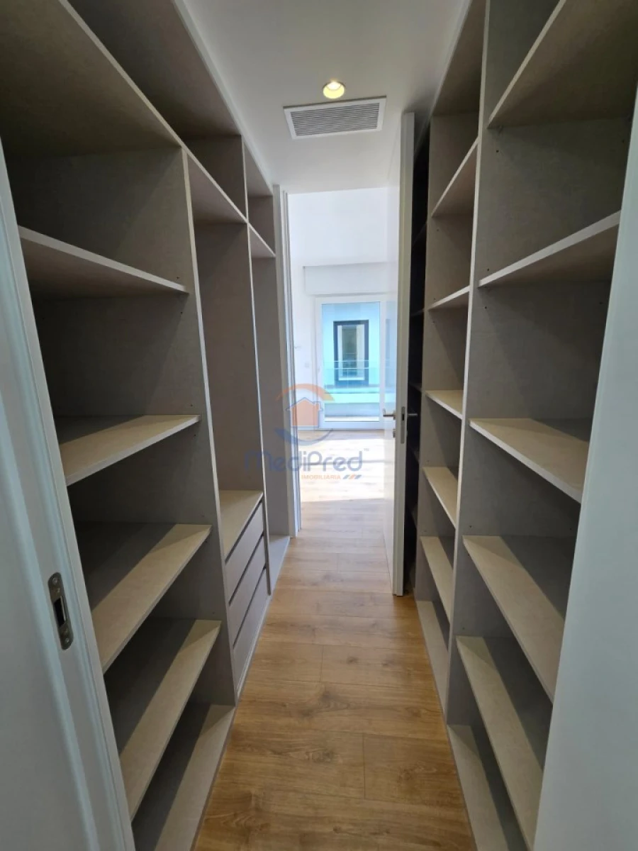 Apartamento T3 para Venda em Pontinha e Famões Foto 17