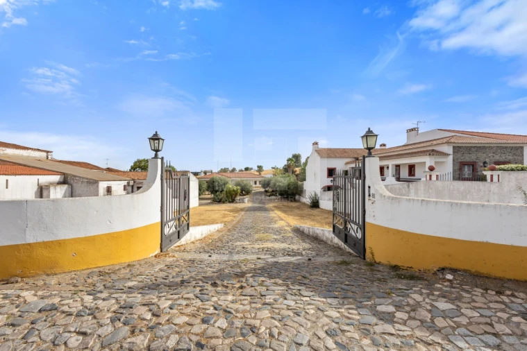 Moradia T4 para Venda em Reguengos de Monsaraz Foto 1