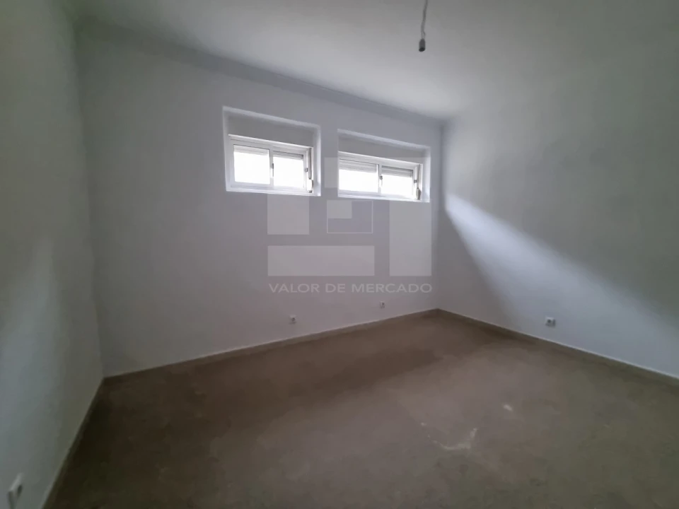 Apartamento T2 para Venda em Campolide Foto 5