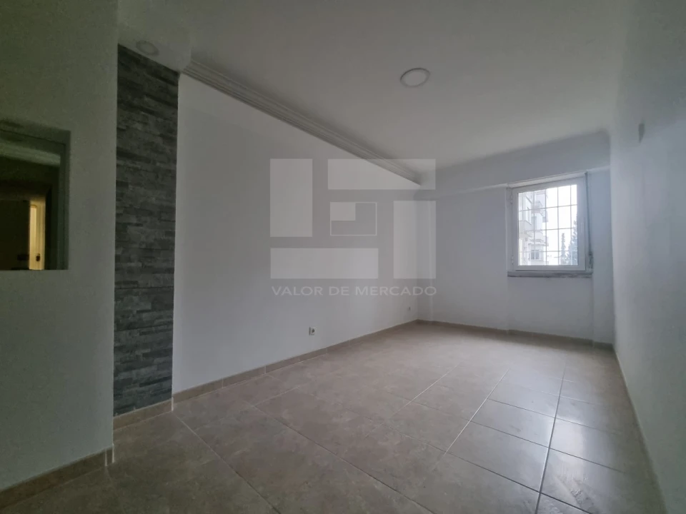 Apartamento T2 para Venda em Campolide Foto 13