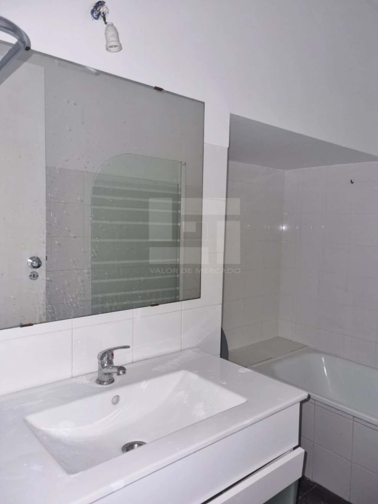 Apartamento T2 para Venda em Campolide Foto 15