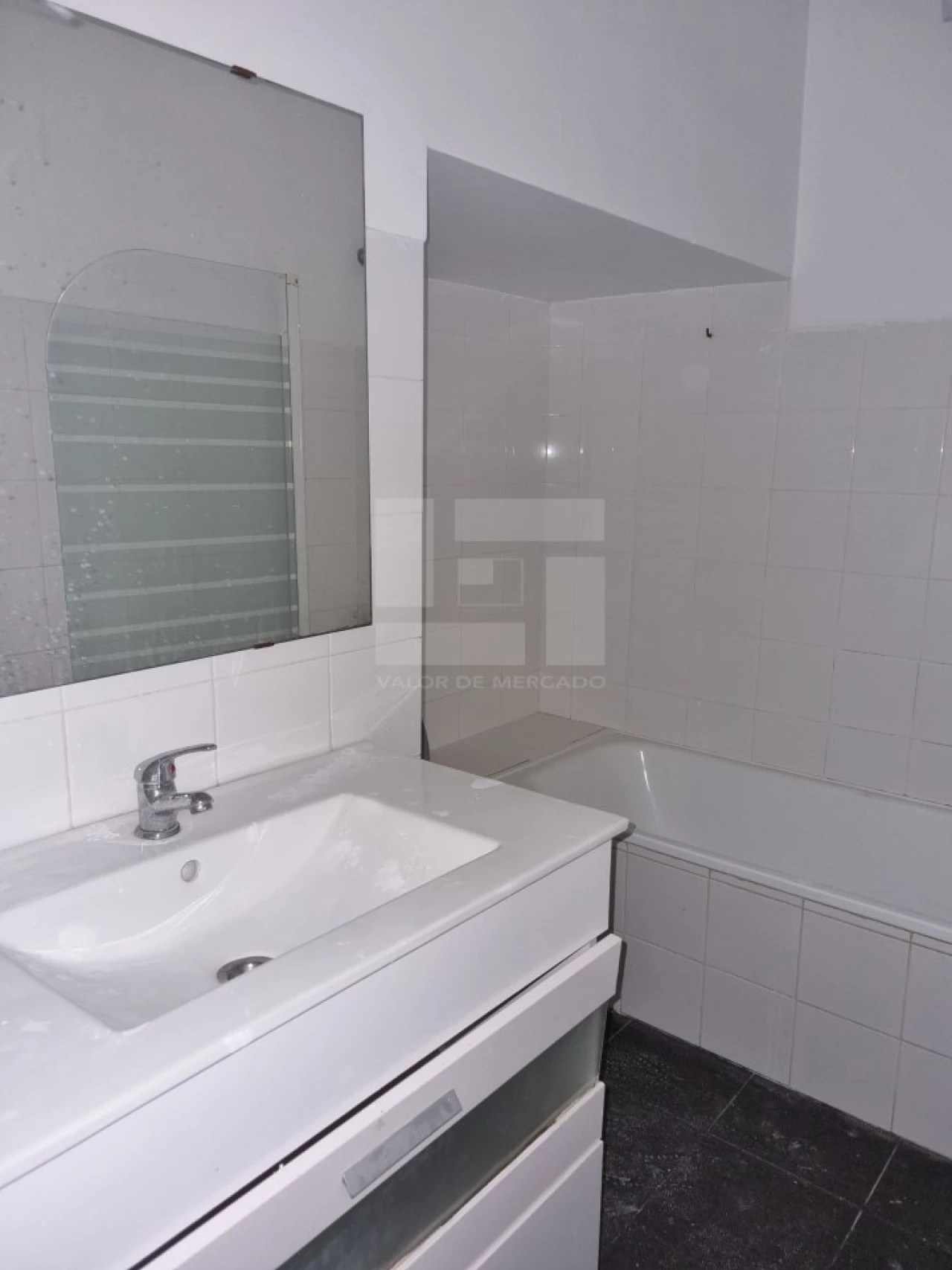 Apartamento T2 para Venda em Campolide Foto 16