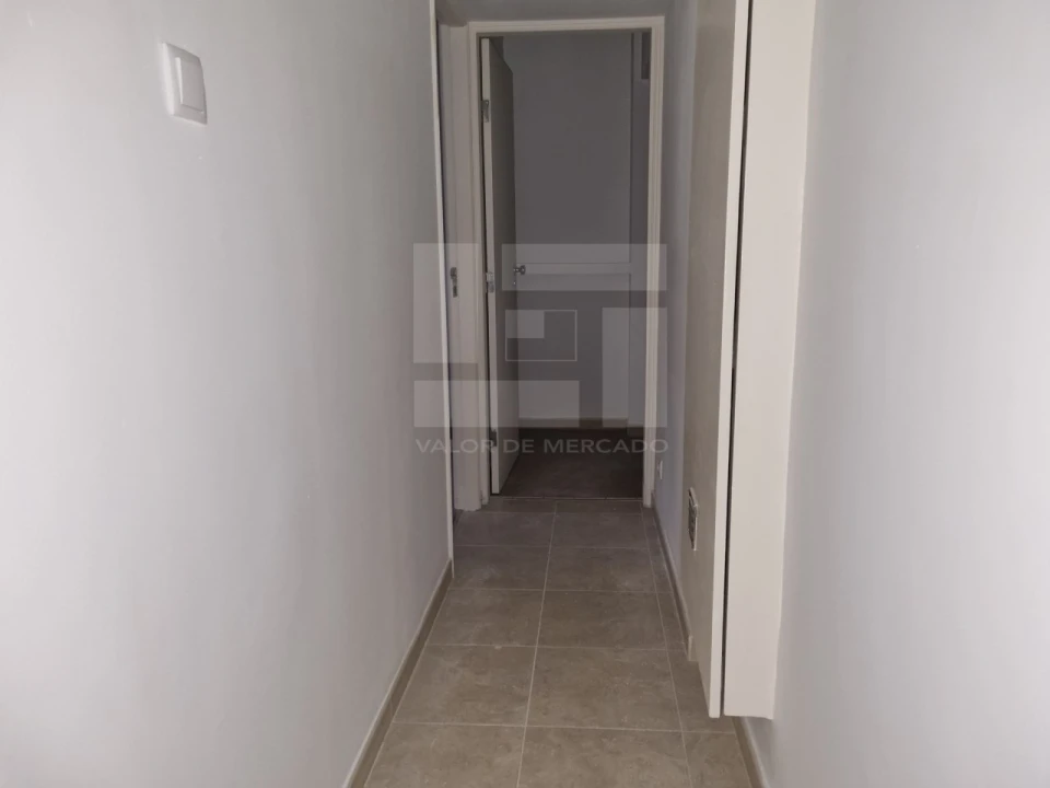 Apartamento T2 para Venda em Campolide Foto 20