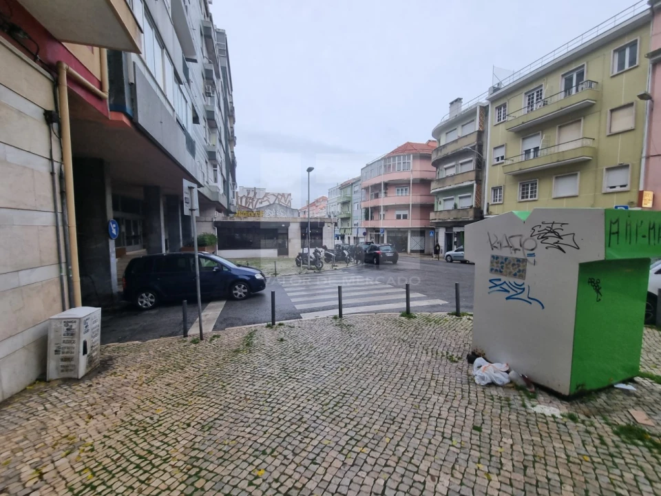Apartamento T2 para Venda em Campolide Foto 21