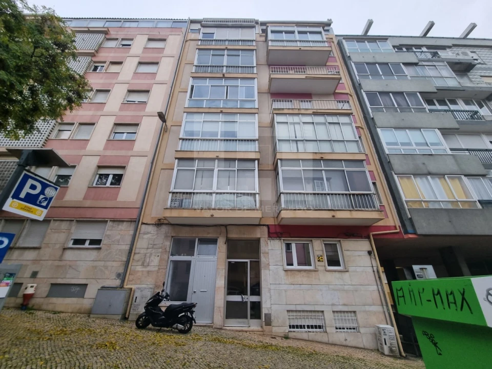 Apartamento T2 para Venda em Campolide Foto 22