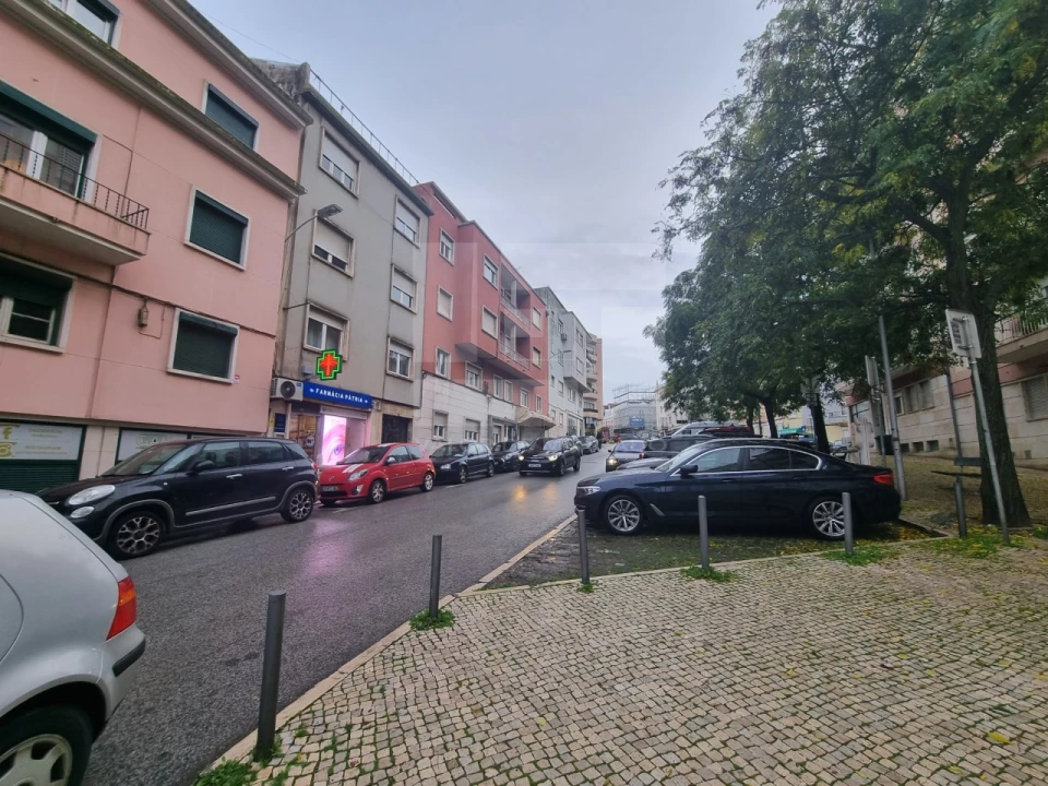 Apartamento T2 para Venda em Campolide Foto 25