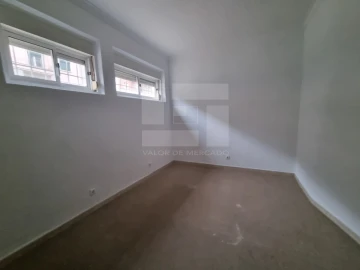 Apartamento T2 para Venda em Campolide