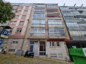 Apartamento T2 para Venda em Campolide