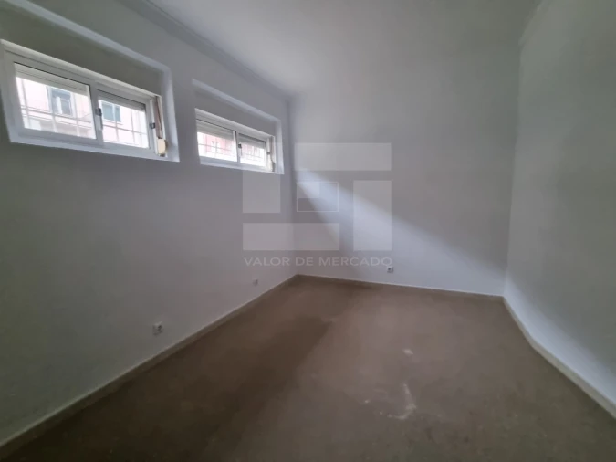 Apartamento T2 para Venda em Campolide Foto 4