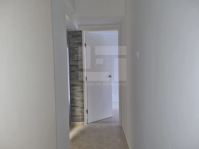 Apartamento T2 para Venda em Campolide Foto 8