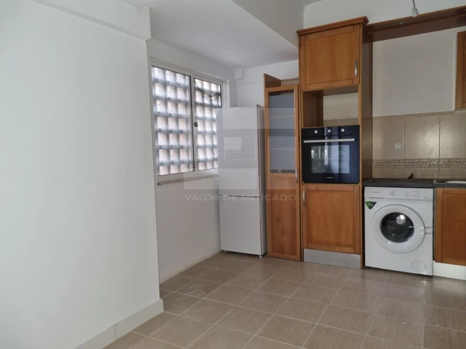 Apartamento T2 para Venda em Campolide Foto 9