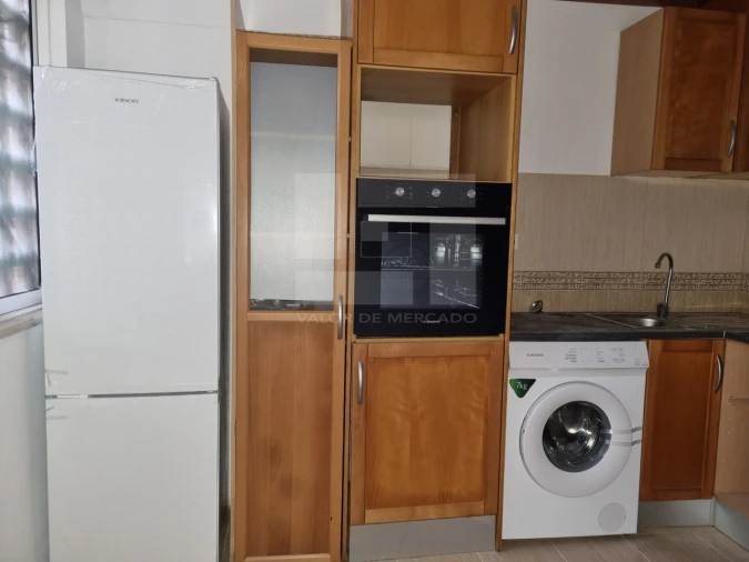 Apartamento T2 para Venda em Campolide Foto 10