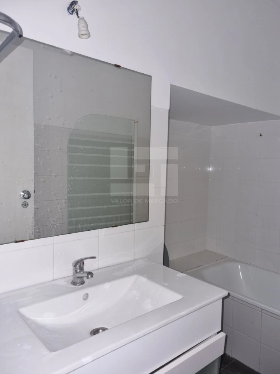 Apartamento T2 para Venda em Campolide Foto 15