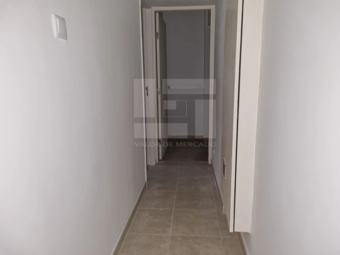 Apartamento T2 para Venda em Campolide Foto 20