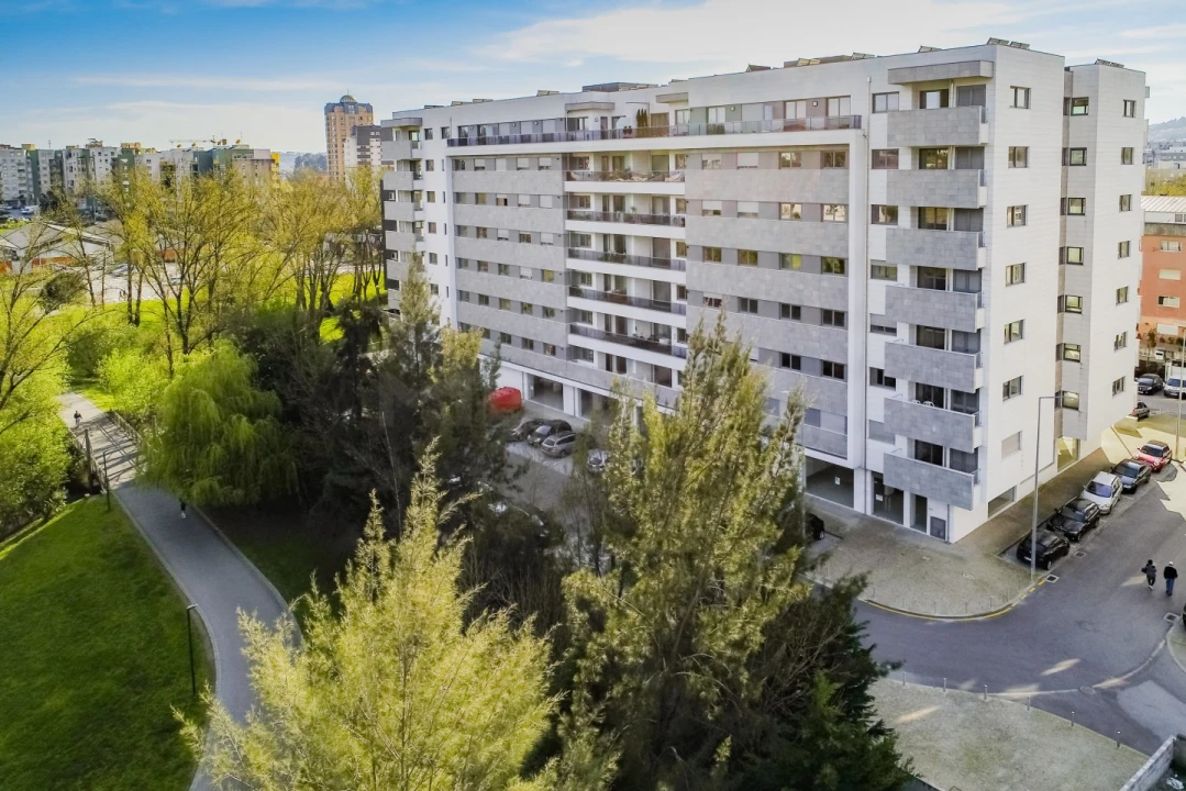 Apartamento T4 para Venda em Antas e Abade de Vermoim Foto 2