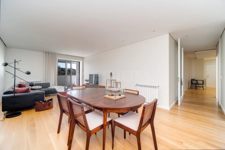 Apartamento T4 para Venda em Antas e Abade de Vermoim Foto 1