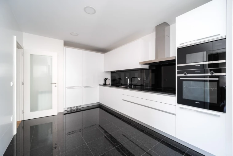 Apartamento T3 para Venda em Antas e Abade de Vermoim Foto 2