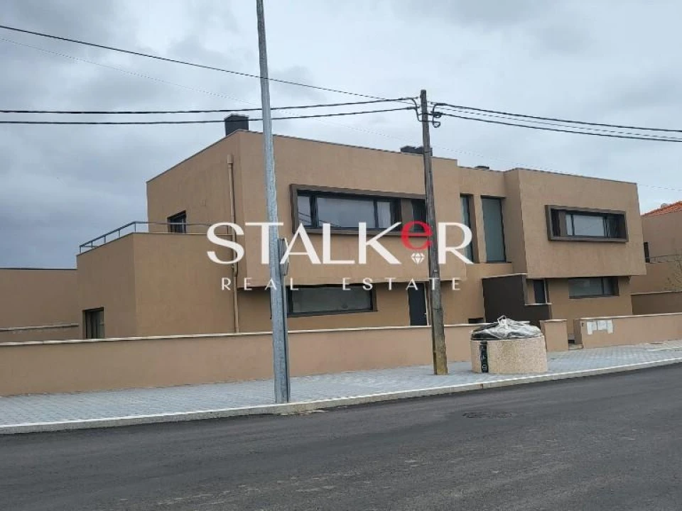 Moradia T3 para Venda em Madalena Foto 18