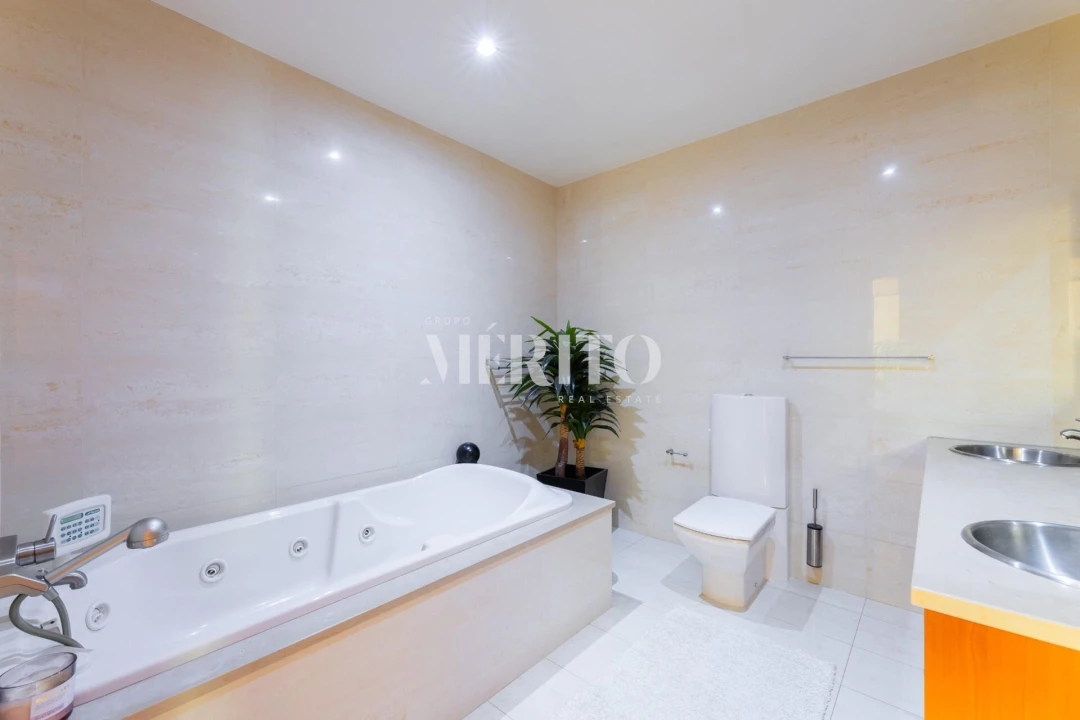 Moradia T3 para Venda em Airo Foto 11