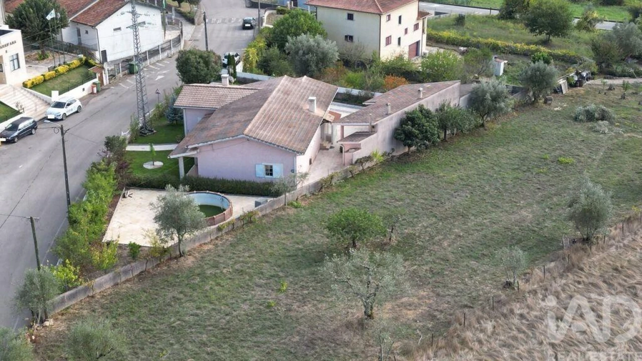 Moradia T3 para Venda em Arrifana Foto 28