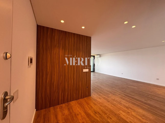 Apartamento T2 para Venda em Caldelas Foto 8