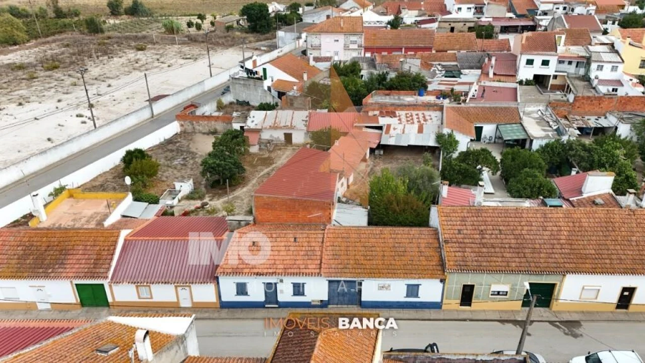 Moradia T3 para Venda em Benfica do Ribatejo Foto 1