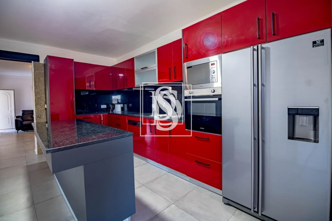 Moradia T4 para Venda em Salvador do Monte Foto 2