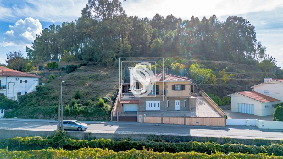 Moradia T4 para Venda em Salvador do Monte Foto 1