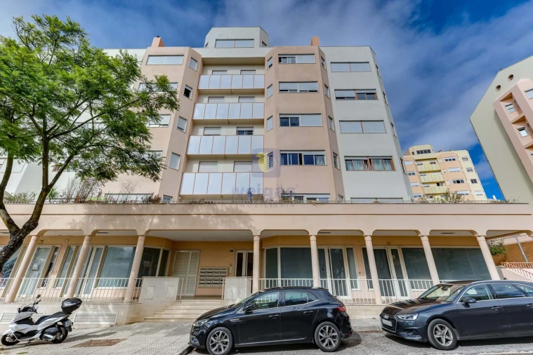 Apartamento T3 para Venda em Ramada e Caneças Foto 25