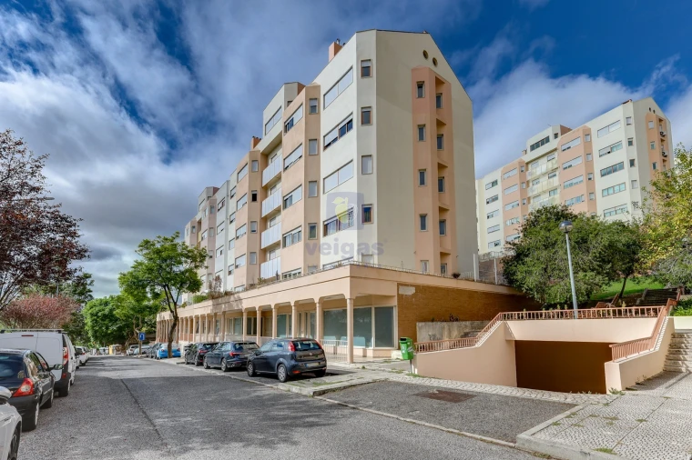 Apartamento T3 para Venda em Ramada e Caneças Foto 1