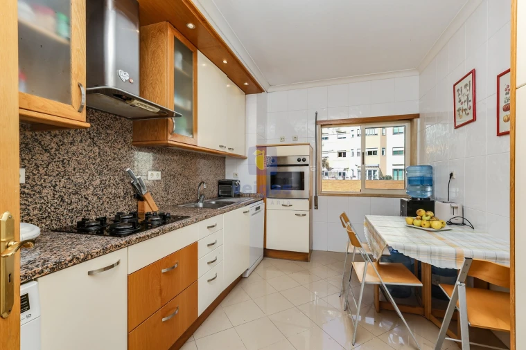 Apartamento T3 para Venda em Ramada e Caneças Foto 3