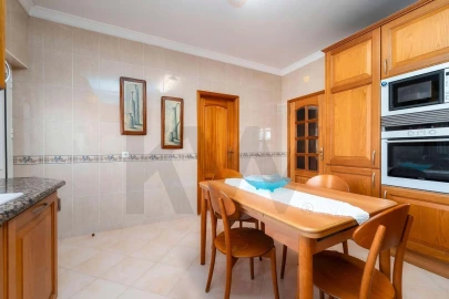 Moradia T2 para Venda em Albufeira e Olhos de Água