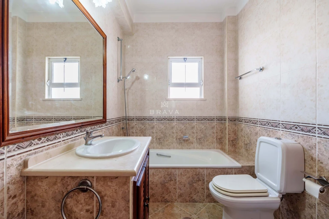Apartamento T3 para Venda em Quarteira Foto 22