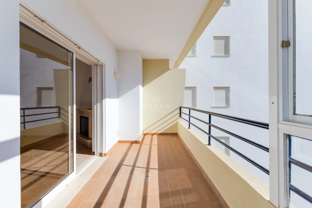 Apartamento T3 para Venda em Quarteira Foto 8