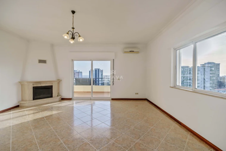 Apartamento T3 para Venda em Quarteira Foto 6