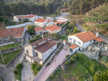 Moradia T3 para Venda em Vila de Punhe