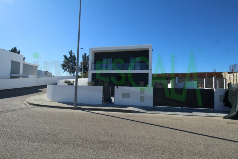 Moradia T4 para Venda em Cartaxo e Vale da Pinta