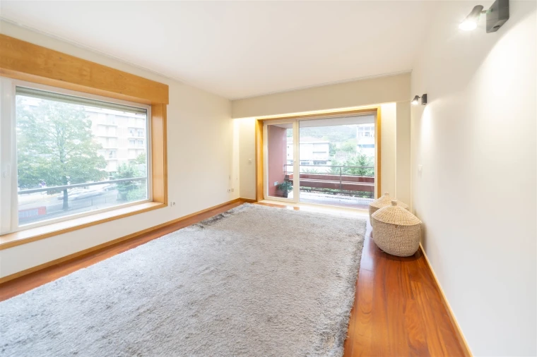 Apartamento T3 para Arrendamento em Urgezes Foto 14