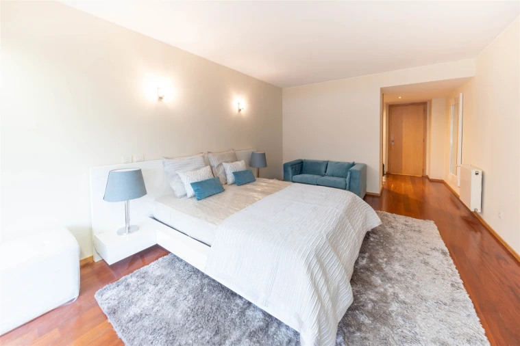 Apartamento T3 para Arrendamento em Urgezes Foto 10