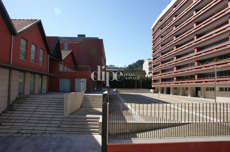 Apartamento T3 para Arrendamento em Urgezes Foto 24