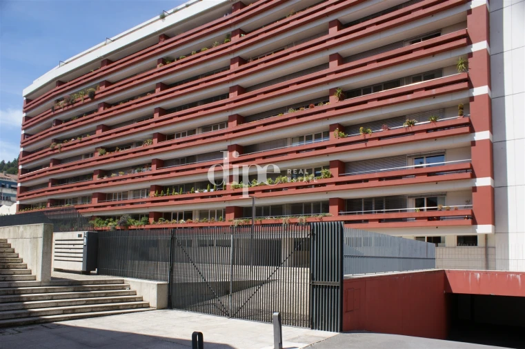 Apartamento T3 para Arrendamento em Urgezes