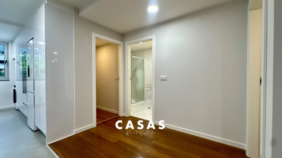 Apartamento T2 para Arrendamento em São Martinho Foto 6