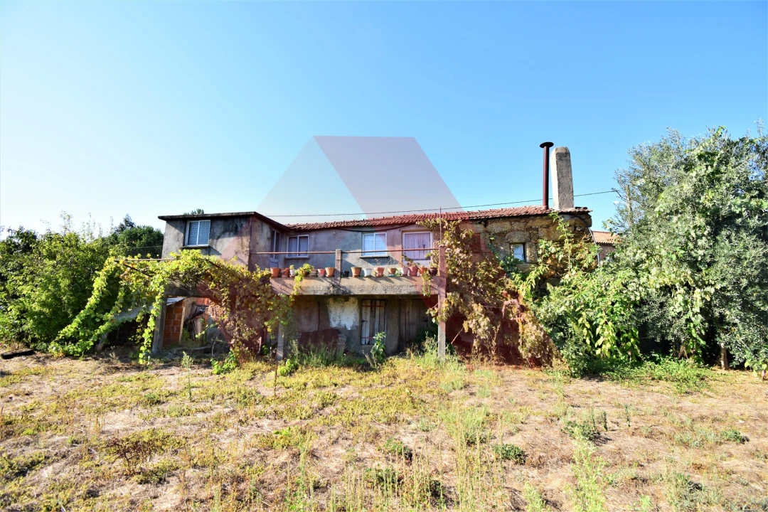 Moradia T4 para Venda em Espariz e Sinde Foto 1